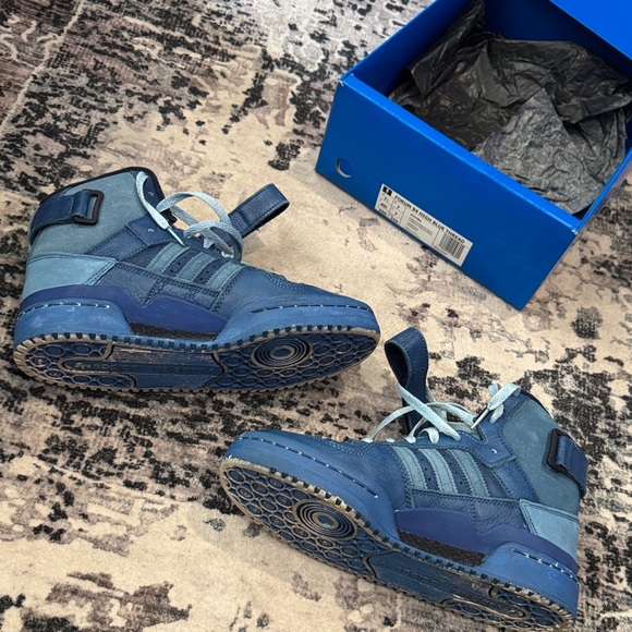 Men’s adidas Navy and Light Blue High-Top Sneakers forum size 7.5 - women’s 9 - Picture 7 of 8